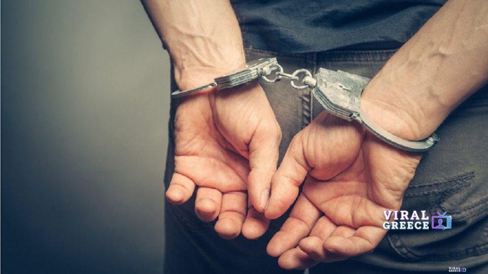 Συνελήφθη παλαίμαχος ποδοσφαιριστής της ΑΕΚ σε επιχείρηση για ναρκωτικά xeiropedes-1021x576-1