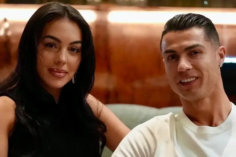 Ρονάλντο – Χεορχίνα: Φωτογραφία από δείπνο προκάλεσε σάλο – Αντικείμενα αξίας άνω των 19 εκατ. ευρώ AA1SUHY4.img