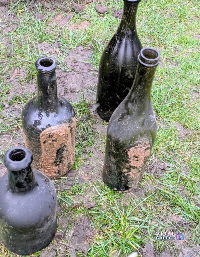 Ανακάλυψη 120 ετών σε γήπεδο γκολφ: Βρέθηκε σφραγισμένο κελάρι με παμπάλαια κρασιά AA1XuFZa.img