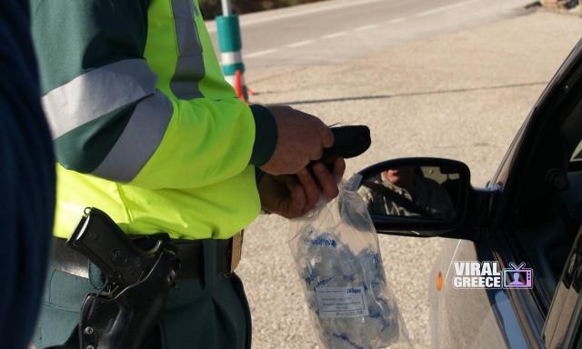 Πειραιάς: Μεθυσμένος οδηγός έπεσε σε τέσσερα σταθμευμένα αυτοκίνητα alkotest