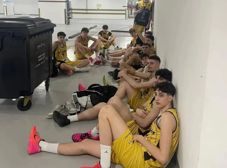 Εγκλωβισμένη στο Άμπου Ντάμπι η ομάδα νέων του Άρη aris-k18.jpg