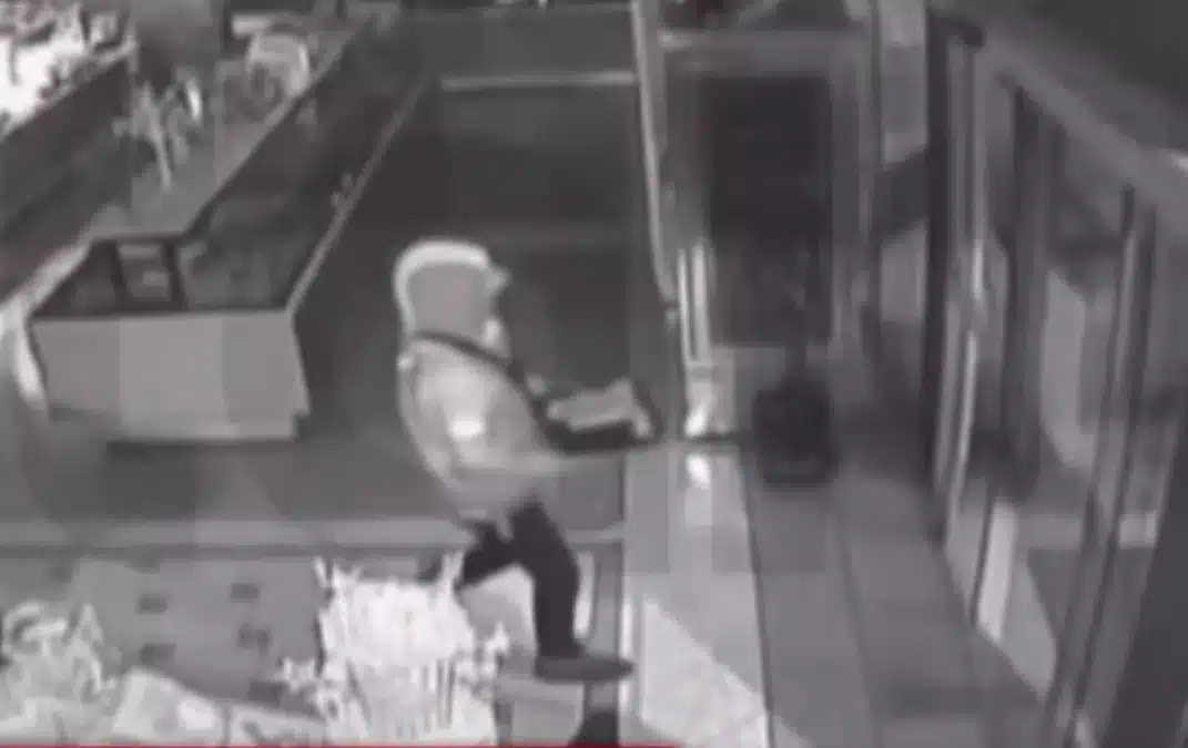 Κερατσίνι: Διέρρηξε φούρνο και έφυγε με… γαλακτομπούρεκο diarriksi-keratsini-1071x675-1