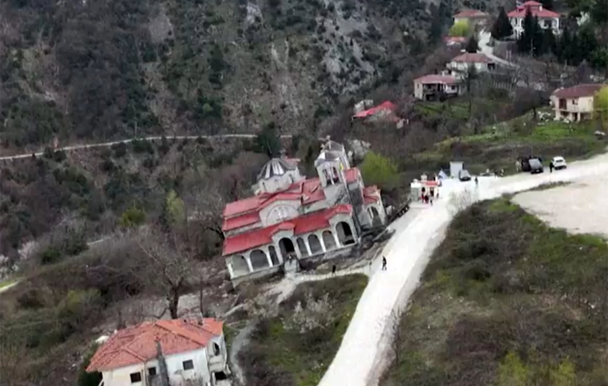 Ροπωτό Τρικάλων: Ο ναός που γέρνει 17 μοίρες και προκαλεί δέος παγκοσμίως ekklisia_gernei.jpg