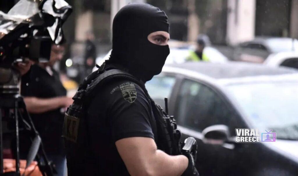 Έφοδος της ΕΛ.ΑΣ: 22 συλλήψεις για απάτες εκατομμυρίων – Ανάμεσά τους TikToker, μοντέλο και παίκτης ριάλιτι