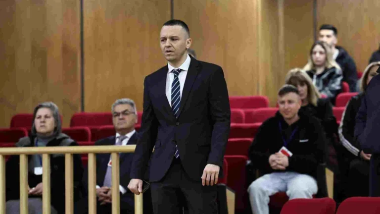 Χρυσή Αυγή: Ένοχοι σε δεύτερο βαθμό 42 κατηγορούμενοι για εγκληματική οργάνωση kasidiaris-diki