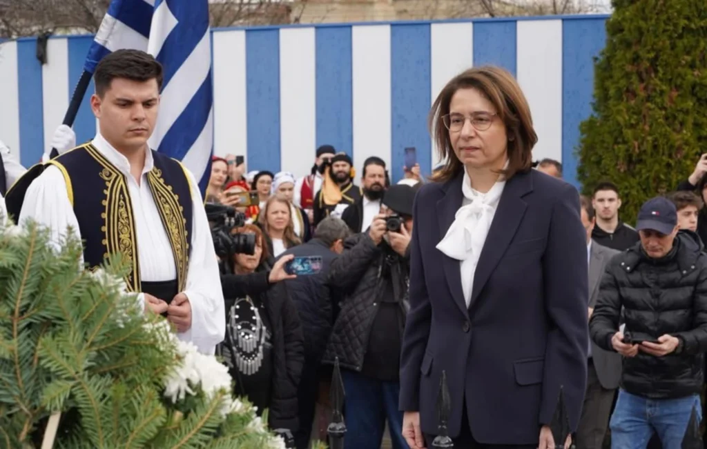 Στεφάνι στο Δραγατσάνι για τους Ιερολοχίτες – Συγκινητική τελετή για την 25η Μαρτίου στη Ρουμανία