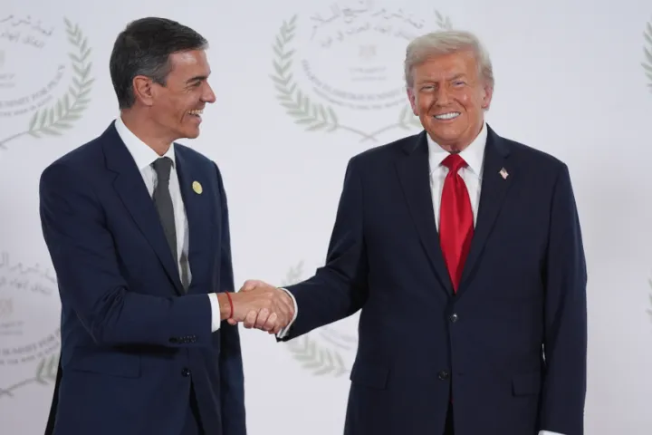 Κατηγορηματική διάψευση της Μαδρίτης στον Λευκό Οίκο – Κλιμακώνεται η ένταση ΗΠΑ-Ισπανίας για τον πόλεμο στο Ιράν sanchez-trump-1020.jpg