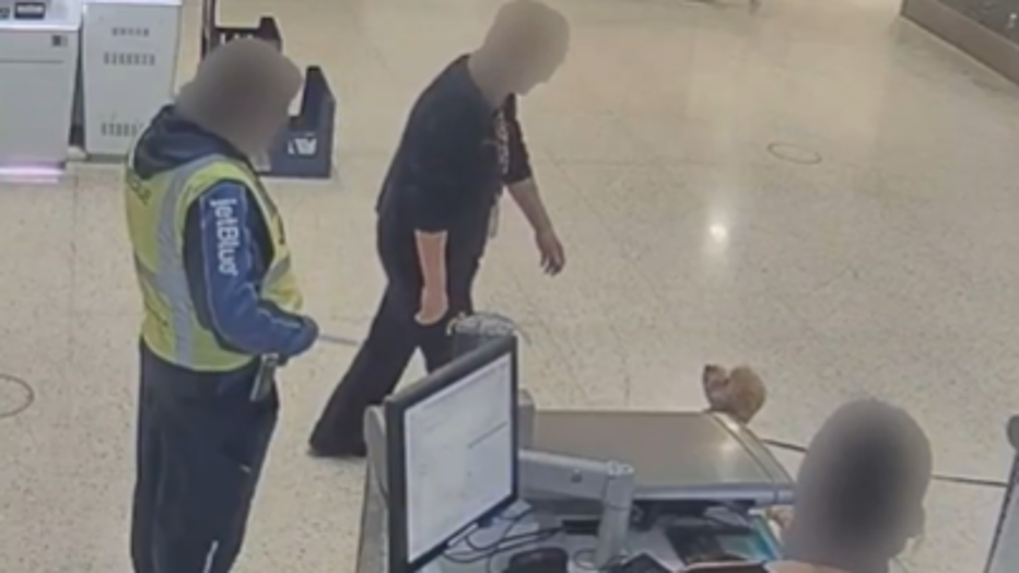 Σκύλος που εγκαταλείφθηκε σε αεροδρόμιο του Λας Βέγκας βρήκε νέο σπίτι στον αστυνομικό που τον έσωσε screenshot 2026 02 18 144453.png