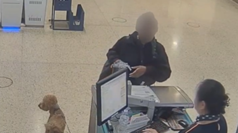 Σκύλος που εγκαταλείφθηκε σε αεροδρόμιο του Λας Βέγκας βρήκε νέο σπίτι στον αστυνομικό που τον έσωσε screenshot 2026 02 18 144521.png