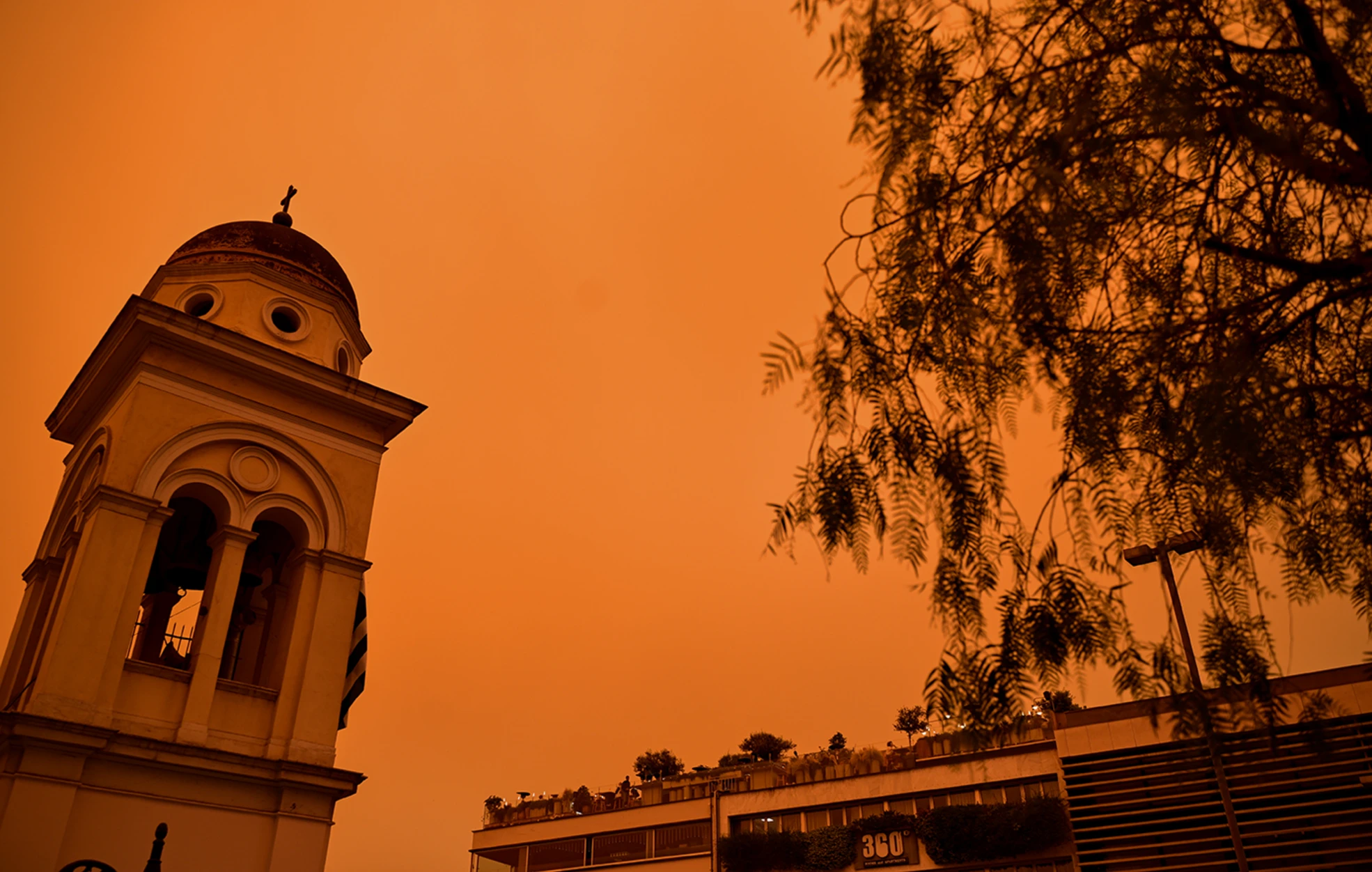 Αφρικανική σκόνη «σκεπάζει» την Ελλάδα – Λασποβροχές μέχρι την Πέμπτη skonh1-2.jpg