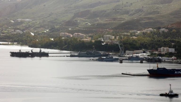 Σύλληψη 36χρονου για κατασκοπεία στη Σούδα – Στο μικροσκόπιο φωτογραφίες της ναυτικής βάσης souda_usa