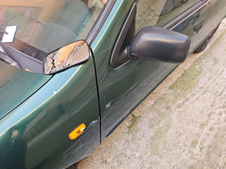 Πειραιάς: 20χρονος χωρίς δίπλωμα παρέσυρε 78χρονη και προκάλεσε ζημιές σε έξι αυτοκίνητα