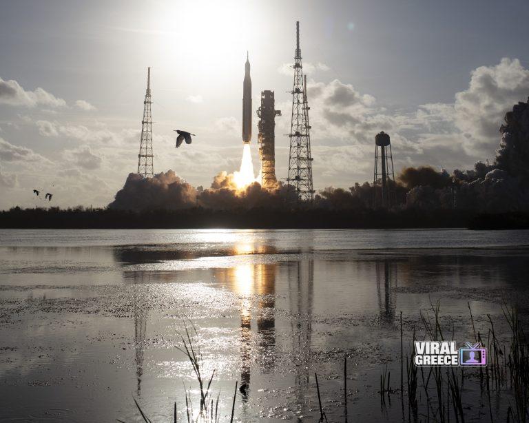 Τέσσερις αστροναύτες ξεκίνησαν το πρώτο επανδρωμένο ταξίδι γύρω από τη Σελήνη μετά από 50 χρόνια 063-2268847121-768x614