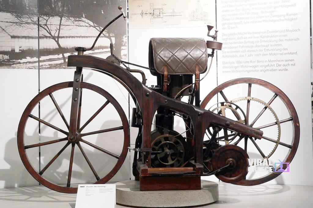 Σαν σήμερα 3 Απριλίου 1885: Ο Γκότλιμπ Ντάιμλερ κατοχυρώνει τον κινητήρα που άλλαξε τις μεταφορές