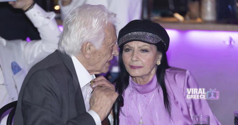 Ζωζώ Σαπουντζάκη σε αναπηρικό αμαξίδιο – Δεν γνωρίζει για τον θάνατο του συντρόφου της AA20W5zC.img