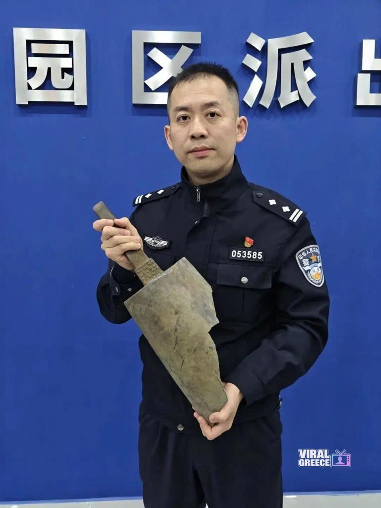 Νόμιζαν ότι βρήκαν παλιοσίδερα – Τελικά κρατούσαν στα χέρια τους αρχαίο θησαυρό 1.000+ ετών