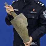 Νόμιζαν ότι βρήκαν παλιοσίδερα – Τελικά κρατούσαν στα χέρια τους αρχαίο θησαυρό 1.000+ ετών AA21eAO5.img-2