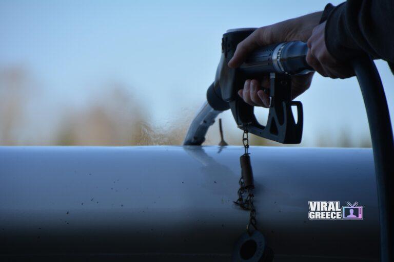 deltamike-refuel-3688264_1920