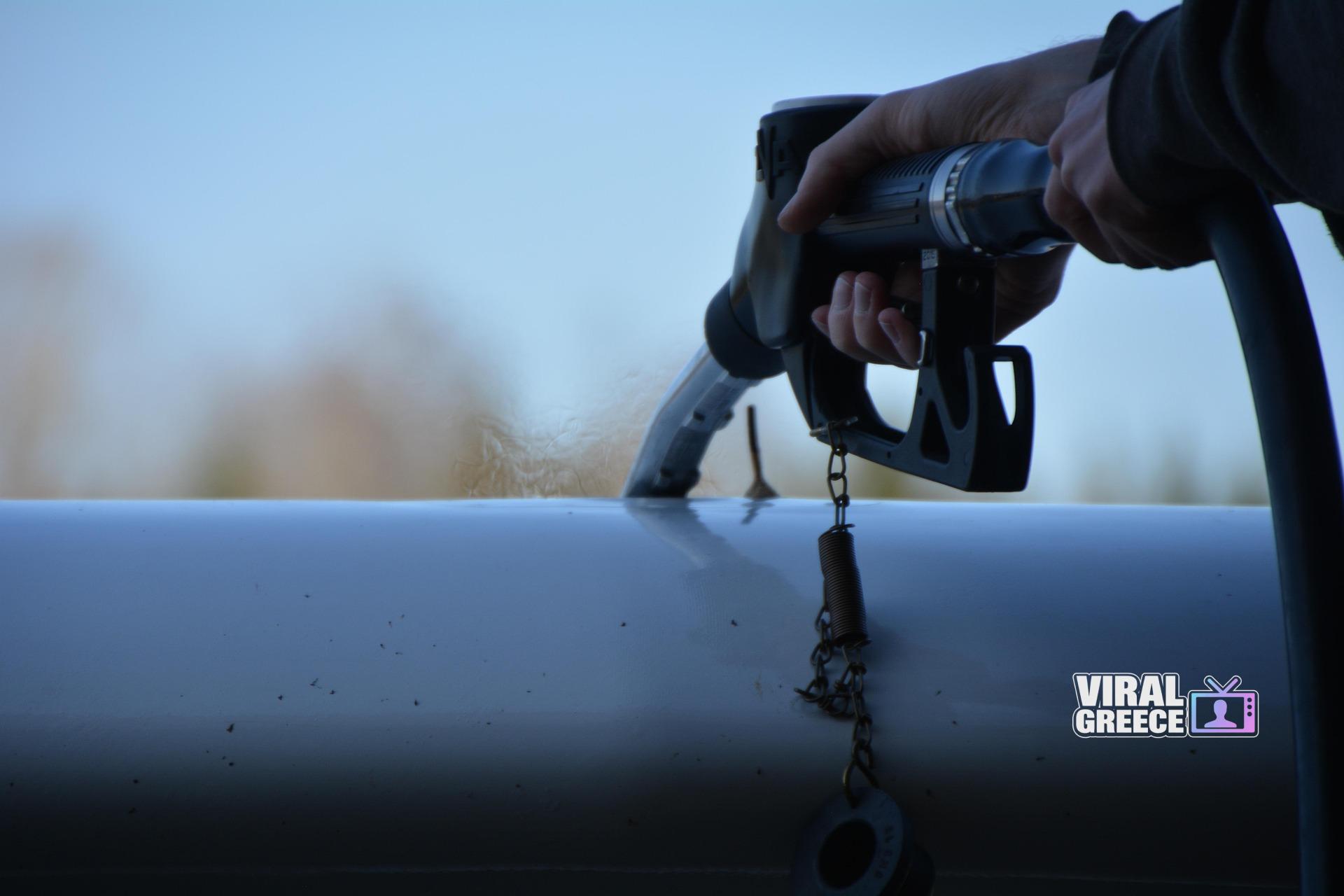 deltamike-refuel-3688264_1920