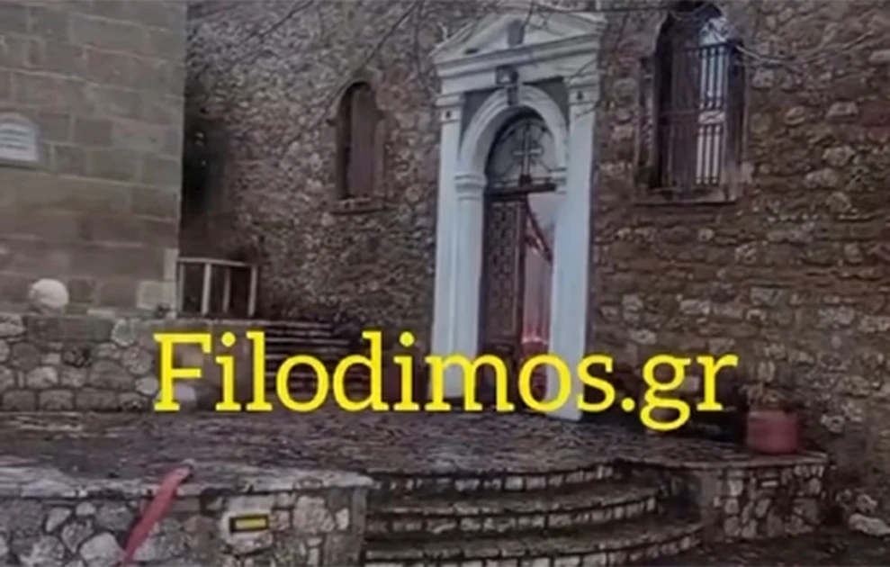 ekklisia fotia2.jpg
