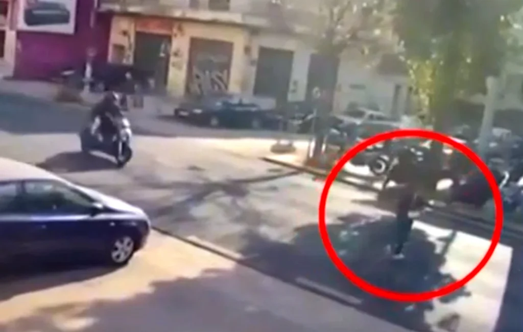 troxaio mixanijpg Viral Greece
