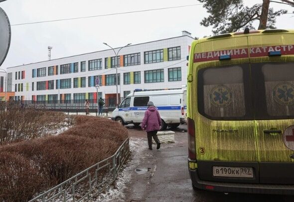 Μαθητής επιτέθηκε με μαχαίρι σε καθηγήτρια στο Περμ – Η καθηγήτρια υπέκυψε στα τραύματά της w07-10184331194055