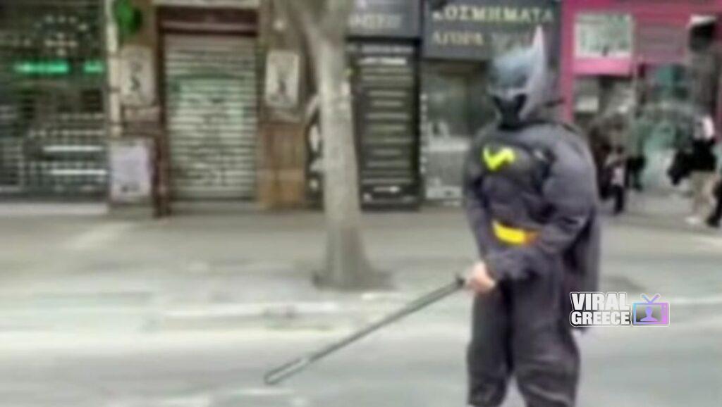 Batman… on roller στη Θεσσαλονίκη: Ο «σκοτεινός ιππότης» έγινε viral στα social media