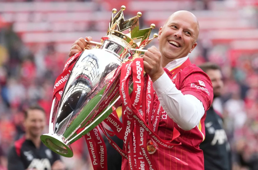 2097885 arne slot liverpool premier league trophy may25 Viral Greece