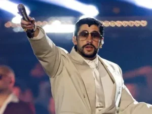 Bad Bunny σε… καρέκλες μουσείου: Η pop κουλτούρα έγινε έργο τέχνης στο Σικάγο