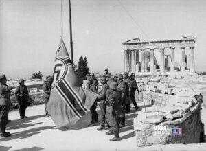 30 Μαΐου 1941: Όταν ο Γλέζος και ο Σάντας κατέβασαν τη ναζιστική σημαία από την Ακρόπολη