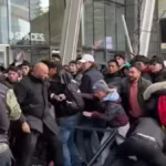 Χάος στο Μιλάνο για τα νέα Swatch: Καβγάδες και συμπλοκές για τα συλλεκτικά Royal Pop