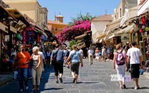 ΙΕΛΚΑ: Οι μισοί Έλληνες δεν θα πάνε διακοπές φέτος το καλοκαίρι