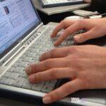 w28 71621laptop00 Viral Greece