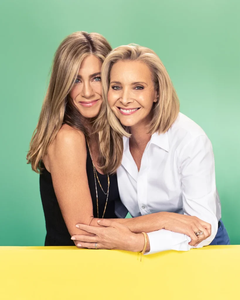 Τριάντα χρόνια μετά τα «Φιλαράκια», η Τζένιφερ Άνιστον και η Λίζα Κούντροου μιλούν για τη φιλία τους και όχι μόνο