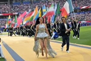 Απογοήτευσε η Κέιτι Πέρι στην έναρξη του Μουντιάλ 2026 στις ΗΠΑ – Έντονες αντιδράσεις στα social media