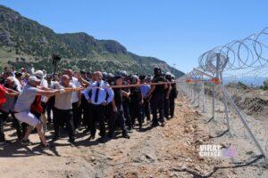 Αλβανία: Διαδηλωτές γκρέμισαν φράχτες σε εργοτάξιο πολυτελούς θερέτρου