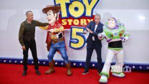 Tom Hanks για το Toy Story 5: «Ο εθισμός των παιδιών στις οθόνες προκαλεί τρόμο»