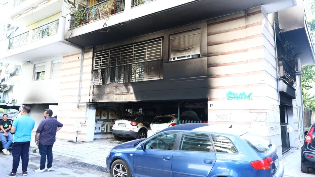 Θεσσαλονίκη: Τρεις εμπρηστικές επιθέσεις μέσα σε 20 λεπτά – Πέντε τραυματίες και μία γυναίκα διασωληνωμένη