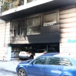 Θεσσαλονίκη: Τρεις εμπρηστικές επιθέσεις μέσα σε 20 λεπτά – Πέντε τραυματίες και μία γυναίκα διασωληνωμένη