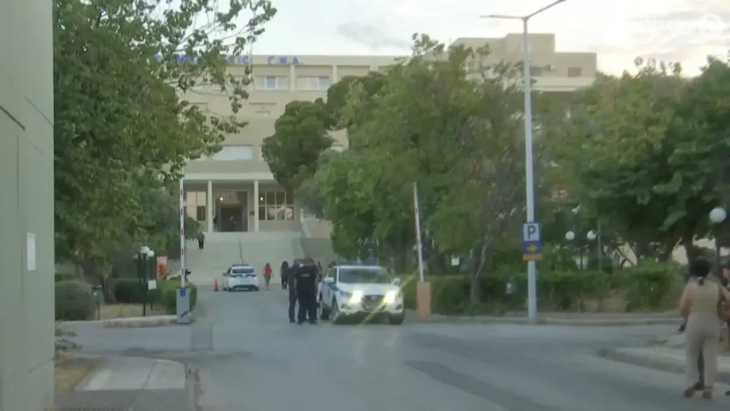 Συναγερμός στο Σισμανόγλειο: Φωτιά σε θάλαμο γέμισε καπνούς το νοσοκομείο – Ασθενείς έτρεχαν με τους ορούς στα χέρια