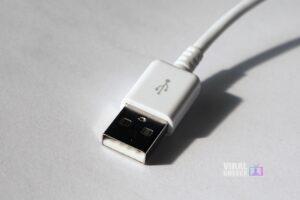 Τι σημαίνει η μωβ θύρα USB; Δεν είναι μόνο θέμα χρώματος