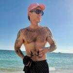 Robbie Williams: Το γιγαντιαίο ρομπότ των Take That που τρομάζει τους περαστικούς στην Αγγλία