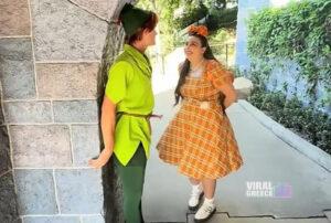 Disneyland: 26χρονη έχει «εμμονή» με τον Πίτερ Παν – Ακολουθεί τους ηθοποιούς και γίνεται viral