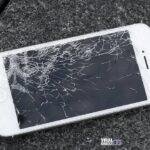 Ρωσία: Καταστρέφουν ολοκαίνουργια iPhone για να φαίνονται πιο «αρρενωποί» ( VIDEO )