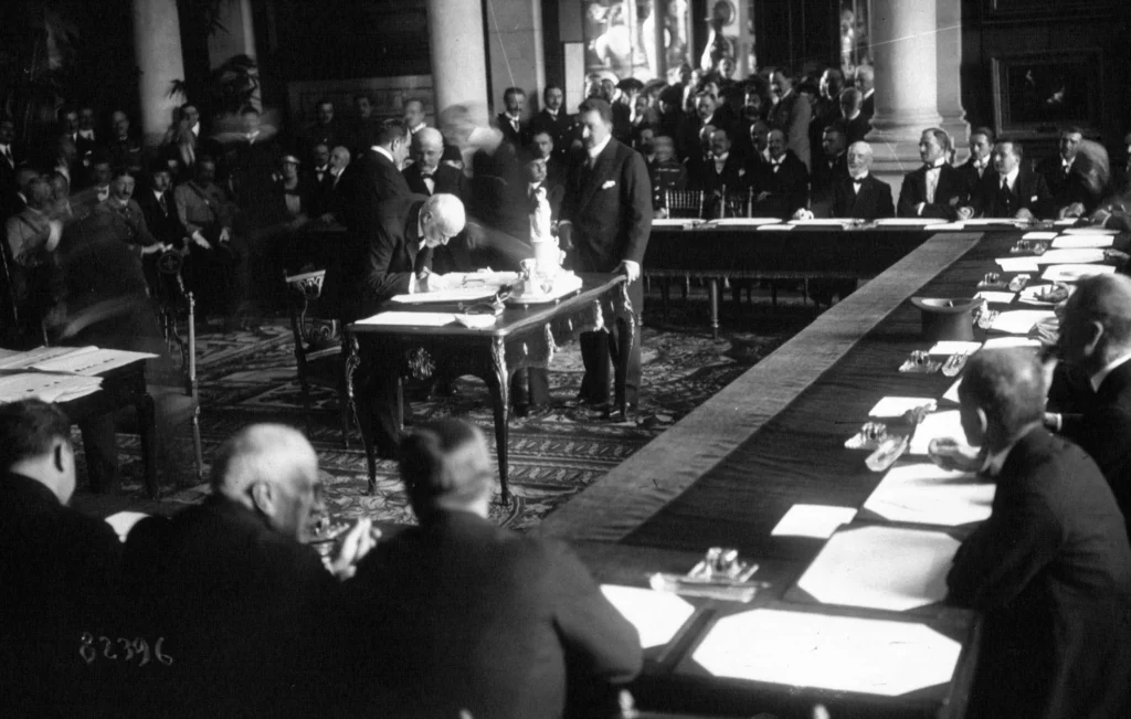 Σαν σήμερα, 10 Αυγούστου 1920: Η Συνθήκη των Σεβρών και η Ελλάδα «των δύο ηπείρων και των πέντε θαλασσών»