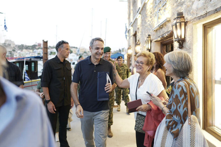 7082755 Viral Greece