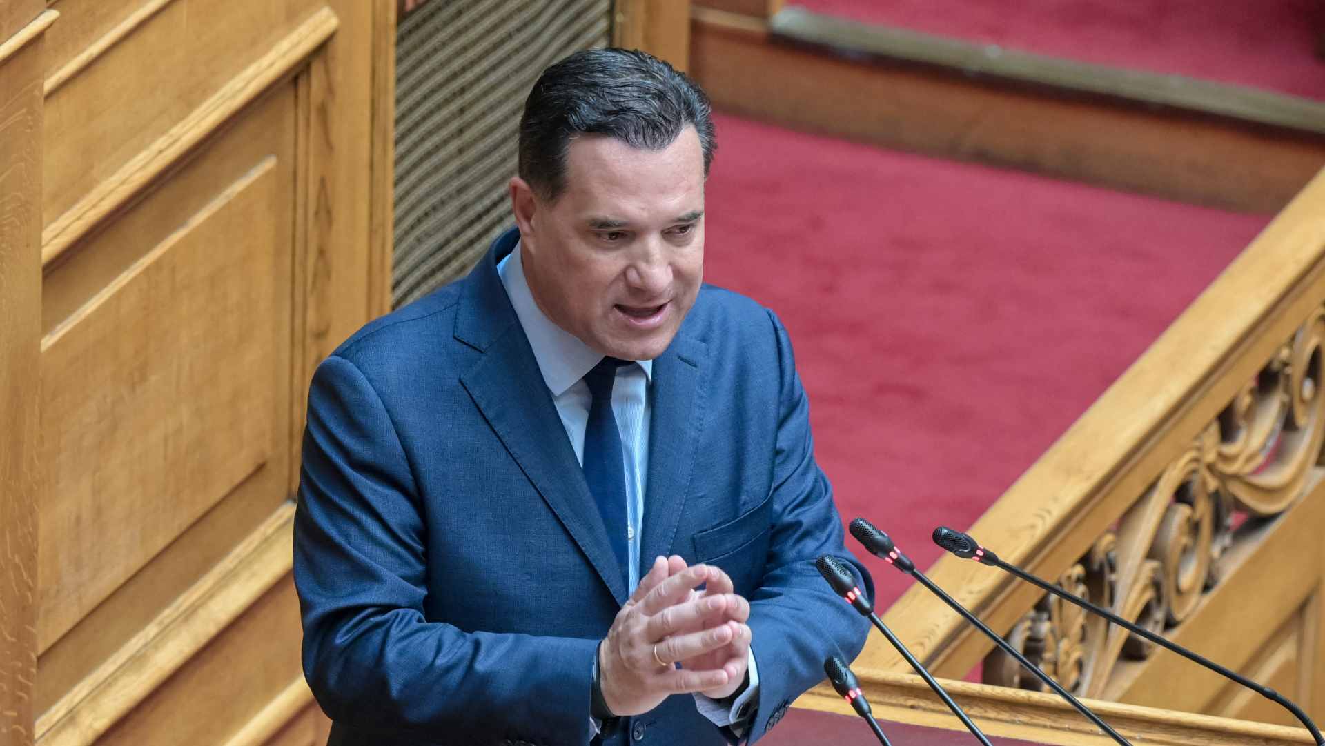 Χαμός στο MEGA με τον Άδωνι Γεωργιάδη – Η ερώτηση που άναψε «φωτιές»