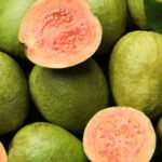 guava Viral Greece Το σπάνιο εξωτικό φρούτο που φυτρώνει σε ένα μικρό ελληνικό νησί