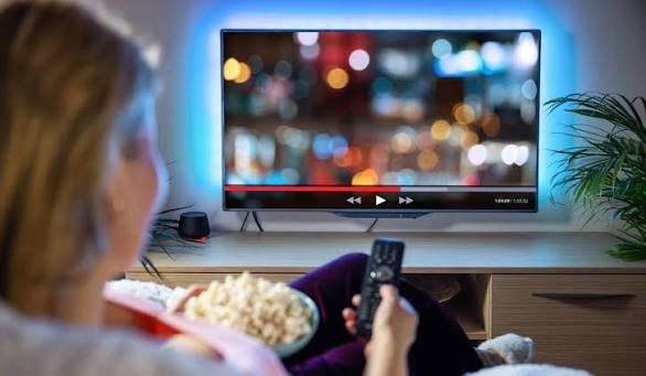 Η Smart TV σου σε «παρακολουθεί»; Τι πραγματικά καταγράφει και πώς μπορείς να το περιορίσεις