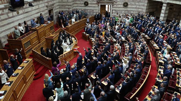 Βουλή: Η Ομολογία που Προκάλεσε Έκρηξη — «Δεν έχουν θέση εδώ»